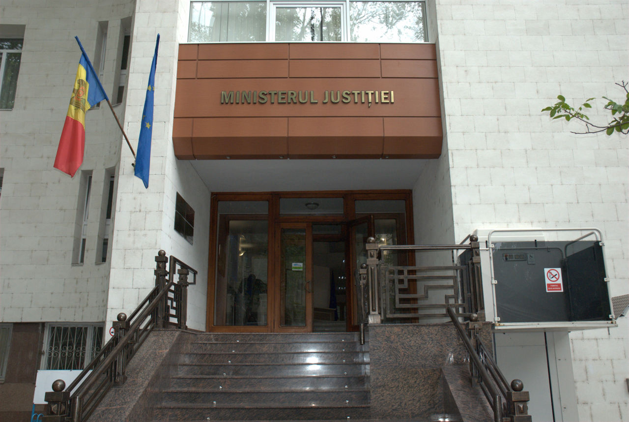 Минюст предлагает ввести новые статьи в УК за экологические преступления и подделку личности.