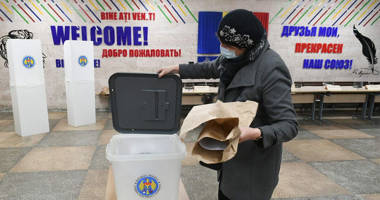 Между властью и оппозицией началась полемика о голосовании в течение нескольких дней за рубежом.