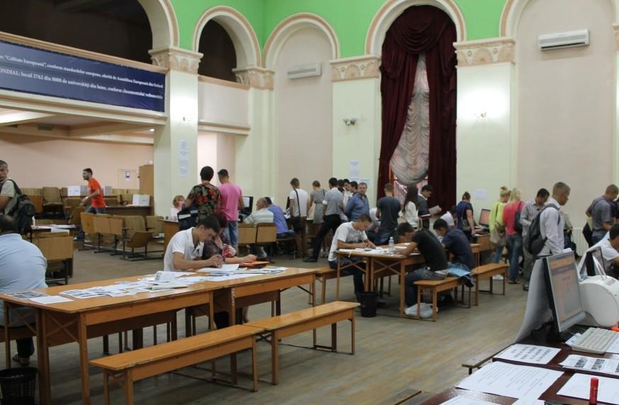 Прием был продлен из-за пересдачи бакалавра теми, ко провалилсч на экзаменах.