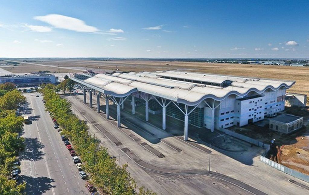 СМИ сообщили об аварийной посадке самолета в аэропорту Одессы.