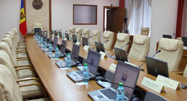 В 9 министерствах, которые входят на данный момент в состав правительства страны, работают 39 пенсионеров.