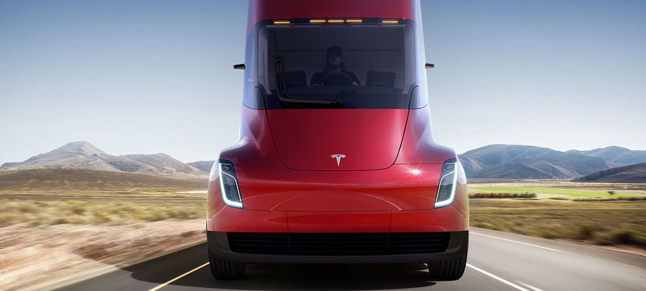 Напомним, что электрофура Tesla Semi была презентована в ноябре прошлого года. 