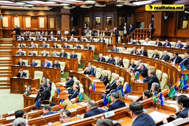 Liberal-democratul Grigore Belostecinic, comunistul Ion Tomai și liberalii Dorin Chirtoacă, Mihai Moldovanu și Veronica Herța își încheie activitatea în calitate de parlamentar.
