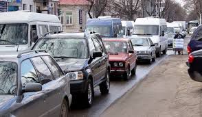 Sectoarele Centru şi Botanica sunt, practic, paralizate din cauza traficului rutier intens. Foto: iongrosu.md