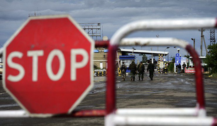 Grănicerii ucraineni au reţinut o moldoveancă, căutată de Interpol.
