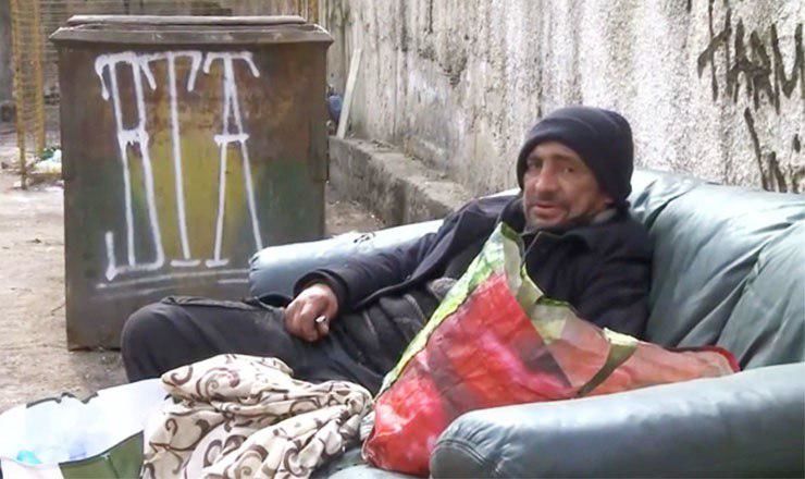 После потепления, на улицах столицы появилось больше бездомных. Так говорят в мэрии.