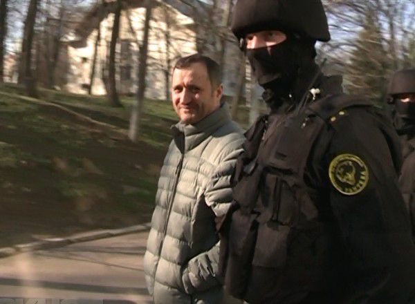 Председатель Либерально-демократической партии подозревается в пассивной коррупции.