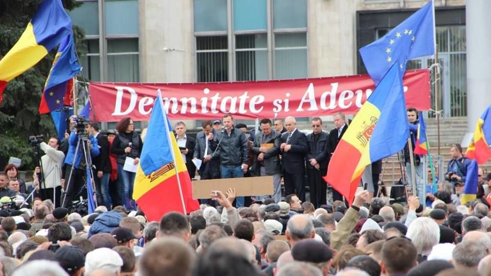 Аренда такой сцены в нашей стране стоит в среднем три тысячи евро в неделю.