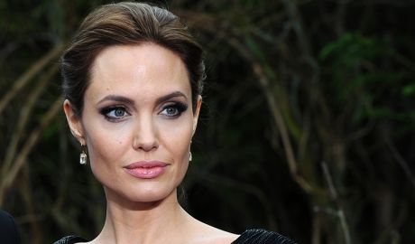 Angelina Jolie spune că nu a crezut niciodată că ar putea deveni regizoare. 