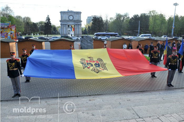 В Кишиневе прошла церемония, посвященная Дню государственного флага.