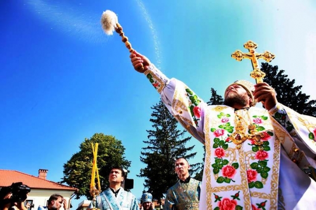 Acum se încheie semănatul plantelor, în special al porumbului, se urcă boii şi juncanii la păşunile montane.