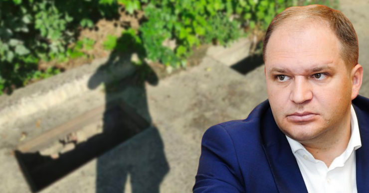 Генеральный примар Кишинёва Ион Чебан возмущен участившимися кражами решеток ливнёвок в Кишиневе. Коллаж Point.md.