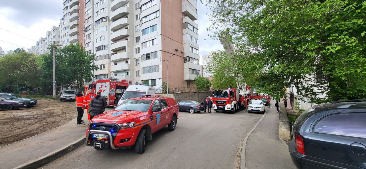 В Кишиневе в 18-этажном доме вспыхнул пожар: никто не пострадал.