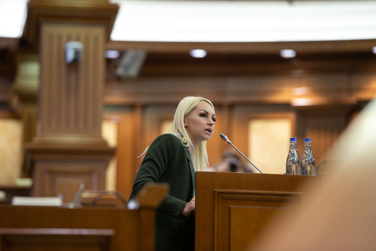 Парламент рассмотрит проект о снятии неприкосновенности с депутата Марины Таубер.