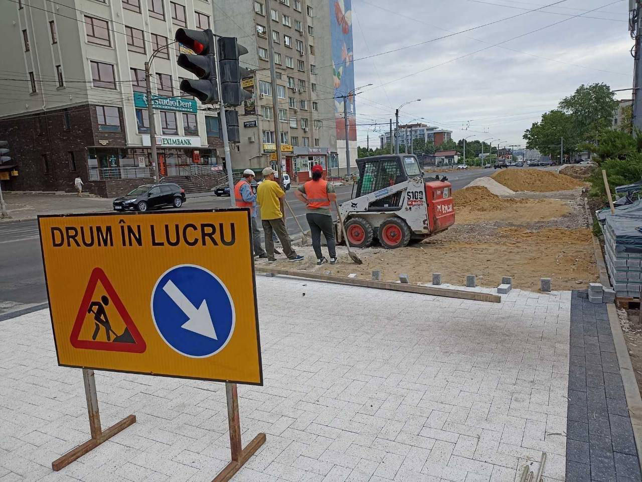 В Кишиневе продолжают проект по реконструкции площади у памятника Лазо.