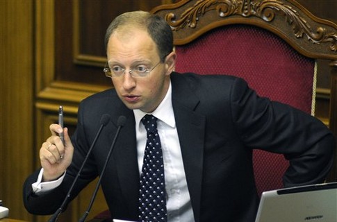 Украина имеет легитимные и законные претензии по отношению к России на то имущество, которое Россия незаконно оставила за собой», — сказал Яценюк.