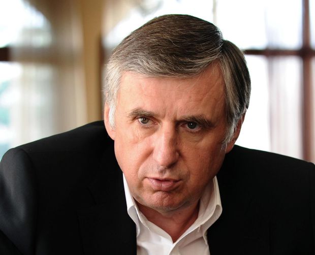 Ion Sturza îl critică dur pe actualul premier Chiril Gaburici și spune că ultimul face un joc penibil. Foto: facebook.com/i.sturza