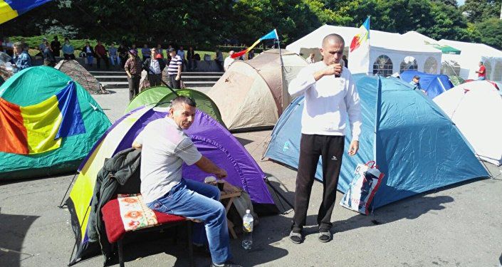 Протесты на площади продолжаются.