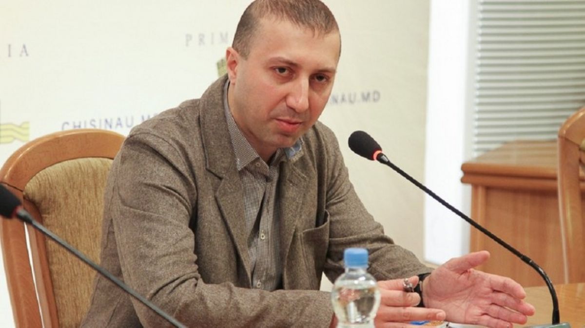 Гамрецкий пришел в мэрию с судебным исполнителем, требуя вернуть должность.