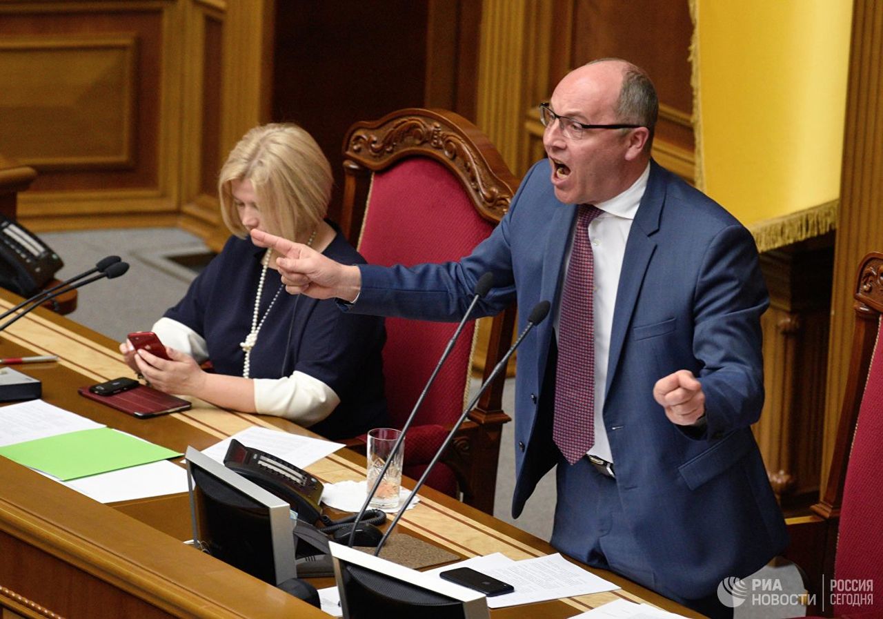 Парубий отказался созывать Раду по требованию Зеленского.
