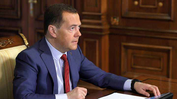 Медведев заявил, что Балтийское море становится регионом, где, по сути, доминирует НАТО.