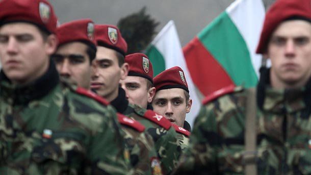 Необходимо отправить на границу достаточное количество военных.