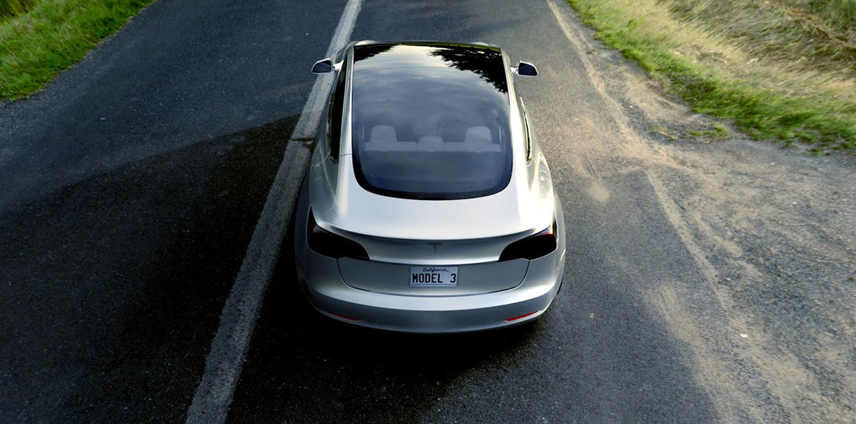 Илон Маск представил чудо-стекло для Model 3 и солнечных панелей.