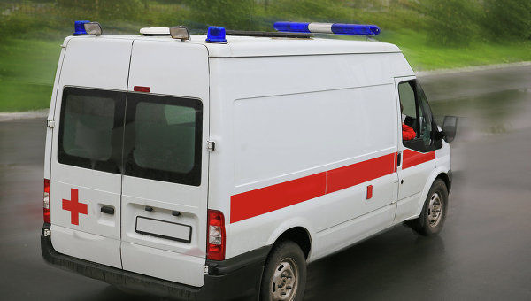 Полицейские вызвали скорую, поскольку беглец получили при падении травму.