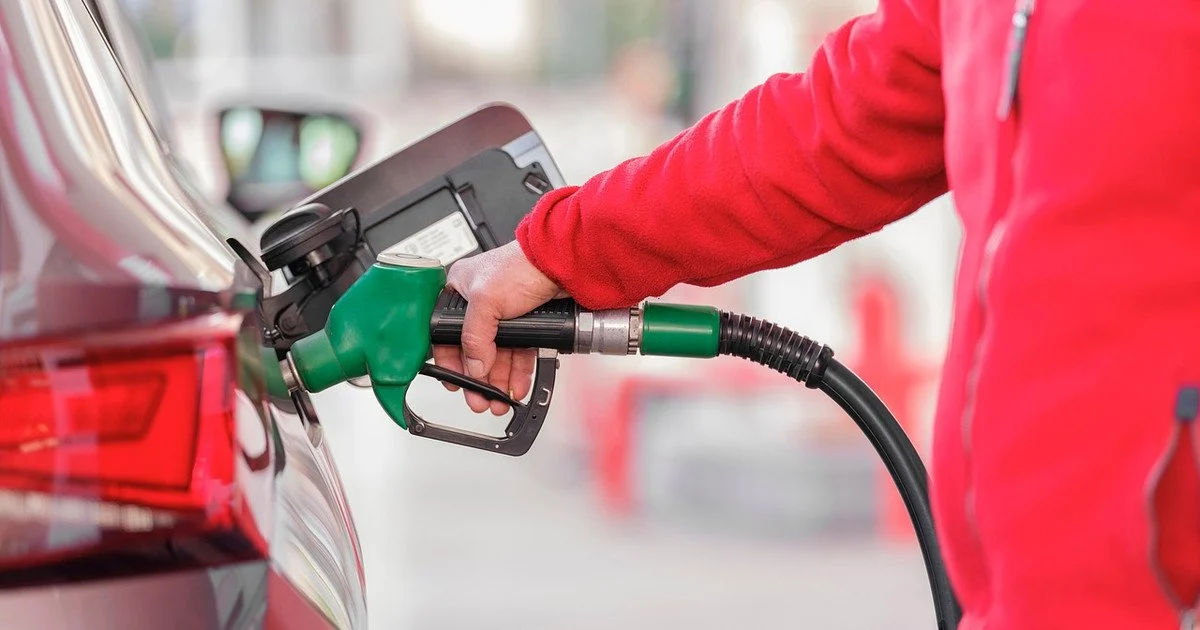 Metodologia de calcul a prețurilor la carburanți, modificată: Cum vor fi afectați șoferii.