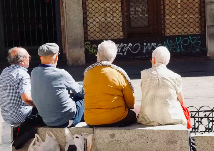 Число людей в мире старше 65 лет впервые превысило количество детей до пяти лет.