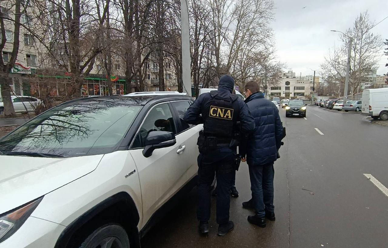 Doi avocați, suspectați de corupere: Au promis că vor influența deciziile judecătorilor.