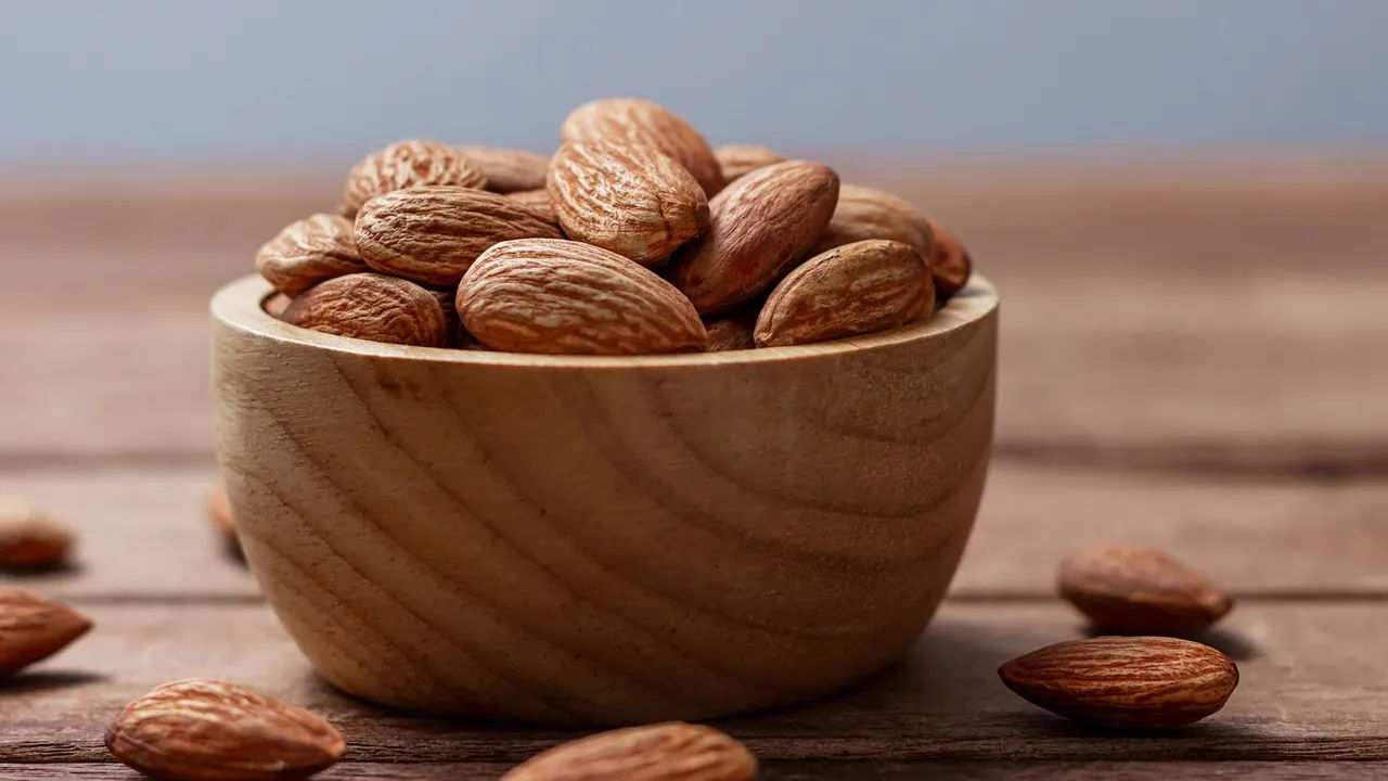 Ученые: Ежедневное употребление миндаля снижает выраженность акне на 22,2%.