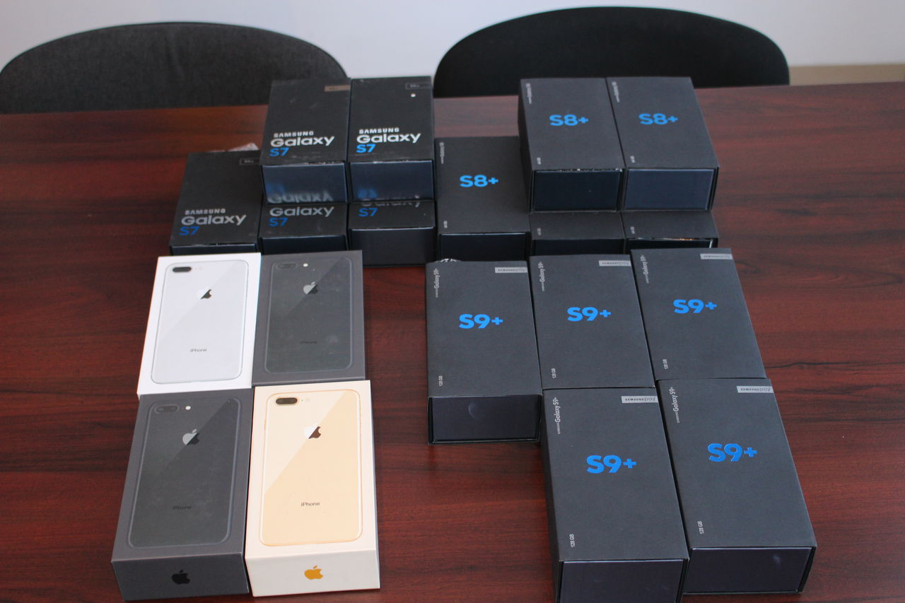 Всего таможенники обнаружили 19 телефонов марок Samsung и iPhone. Фото: customs.gov.md.