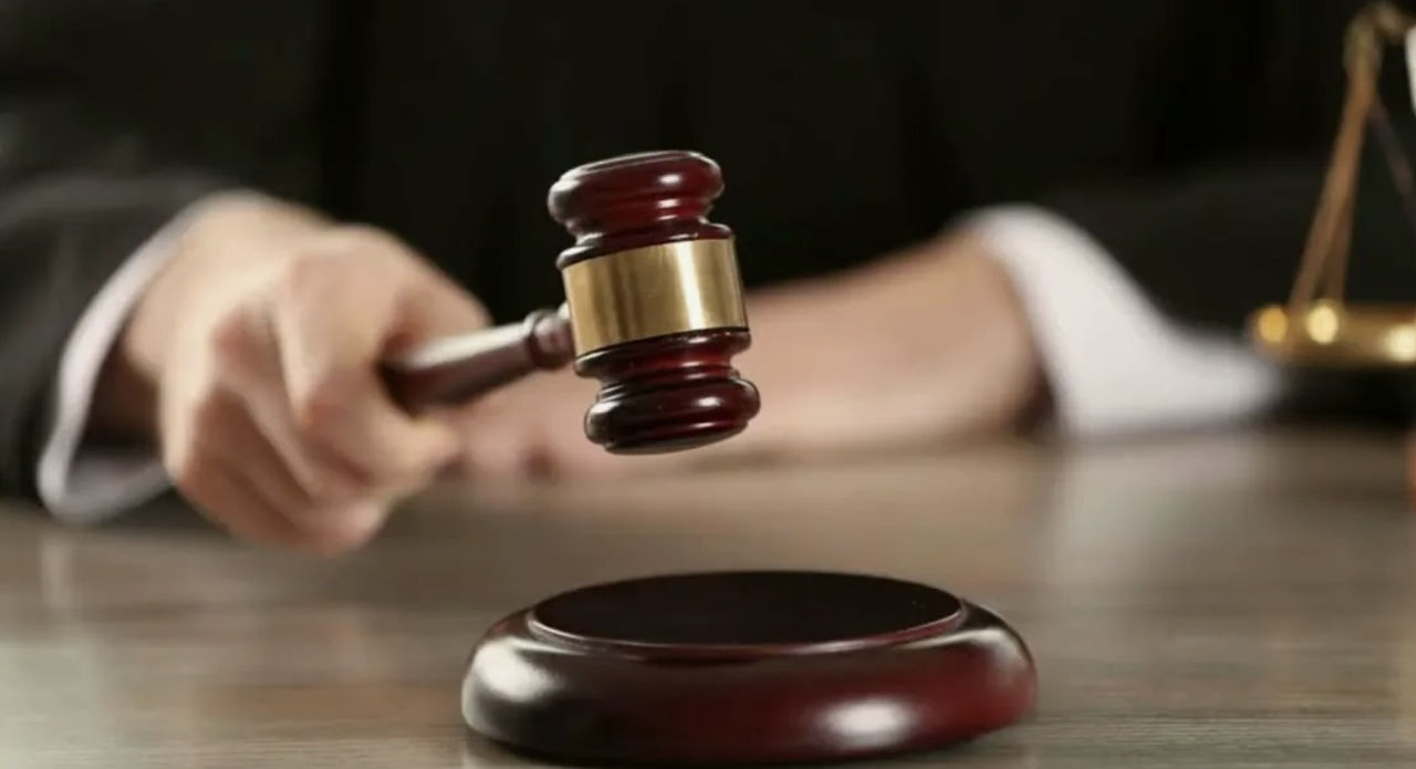Un judecător a fost recunoscut vinovat pentru fals în declarații.