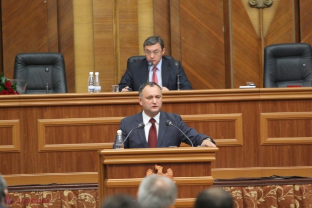 Dodon a mai cerut comuniștilor să voteze în Consiliul Municipal Chișinău pentru inițierea unui referendum pentru demiterea edilului capitalei.