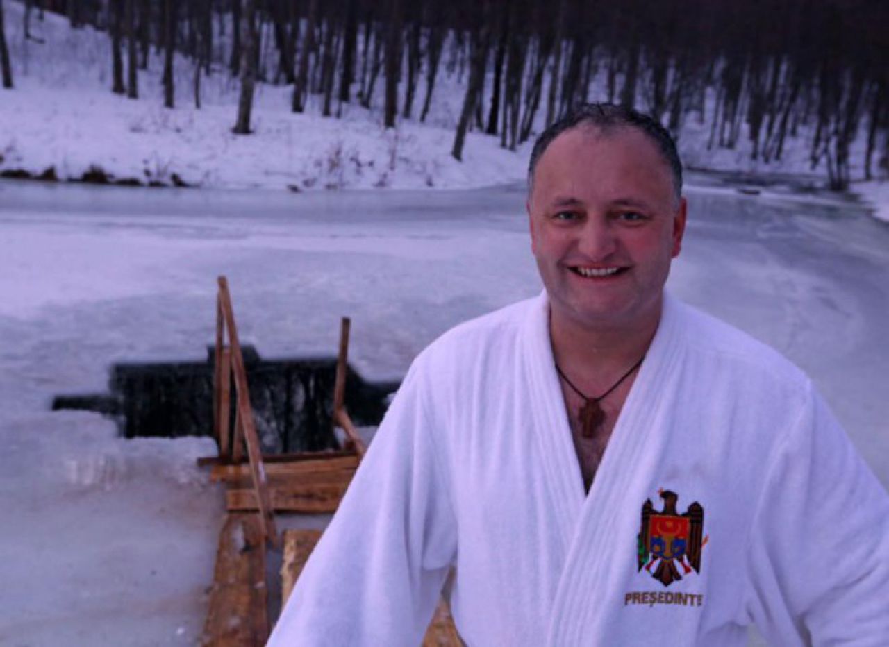 Mâine Dodon se va scălda în apa rece și va avea alt halat