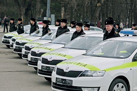 Заработная плата начинающего сотрудника полиции в Молдове составляет около 200 евро. Фото: ng.ru