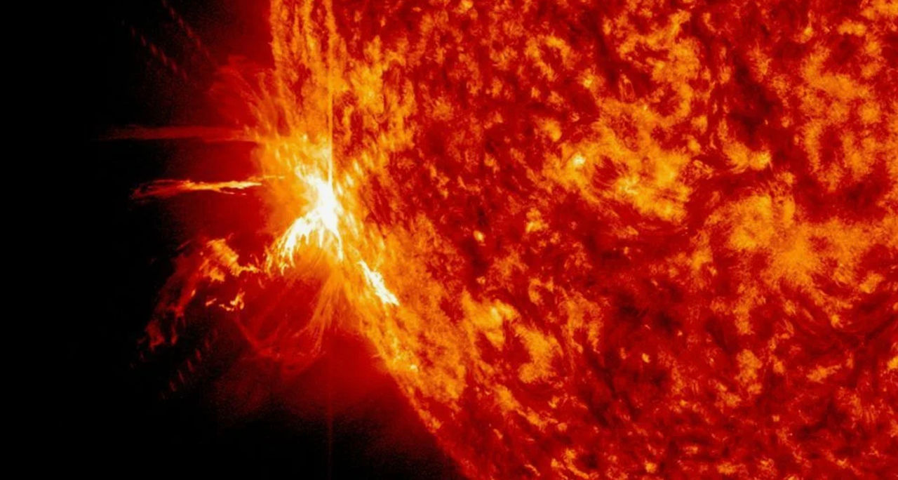 Activitatea solară crește: Au fost înregistrate două erupții solare.