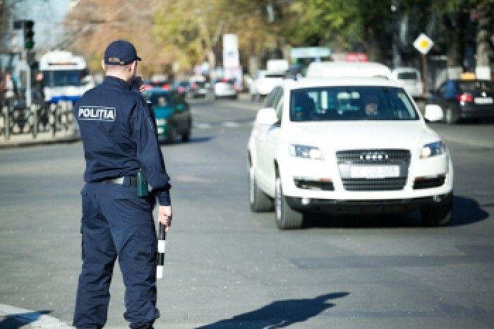 Un bărbat din Anenii Noi a scăpat cu viață datorită faptului că i s-a acordat primul ajutor de către polițiștii de la Patrulare.