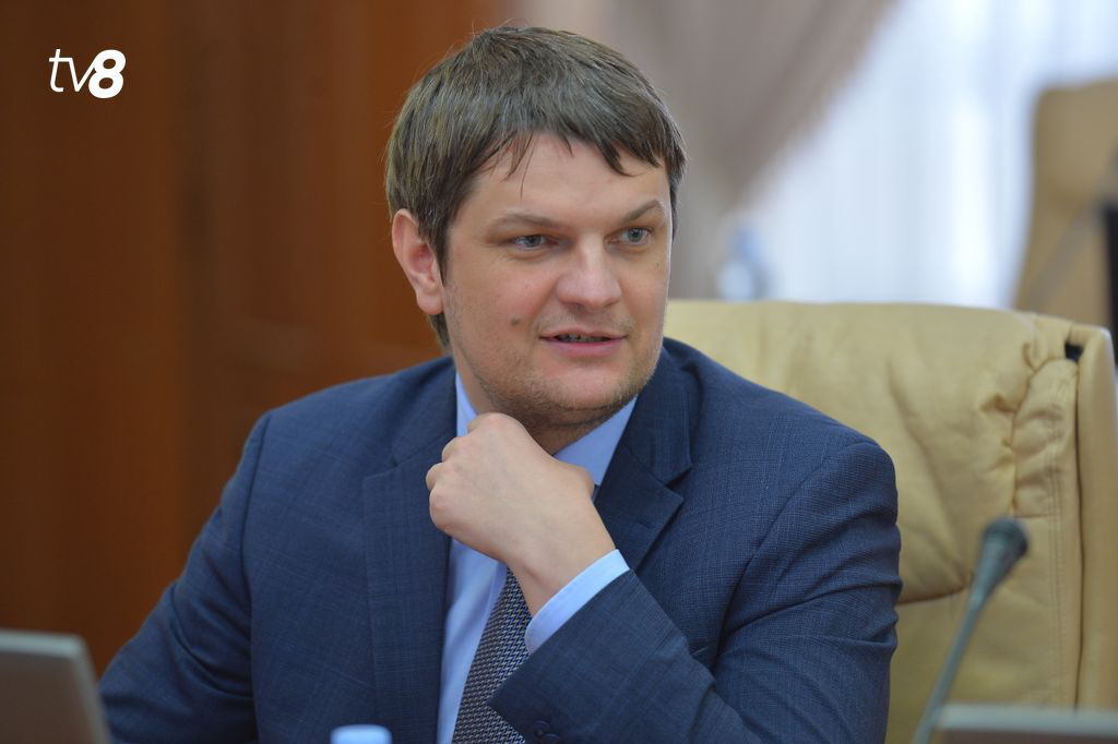 Спыну  владеет домом, участками, 2 авто и получил 120 000 евро дивидендов.