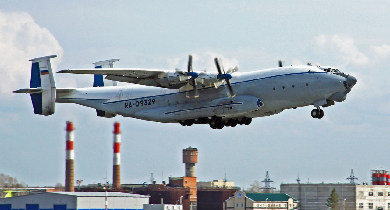 Au apărut imagini video cu prăbușirea avionului rus An-22 pe 9 decembrie în regiunea Ivanovo.