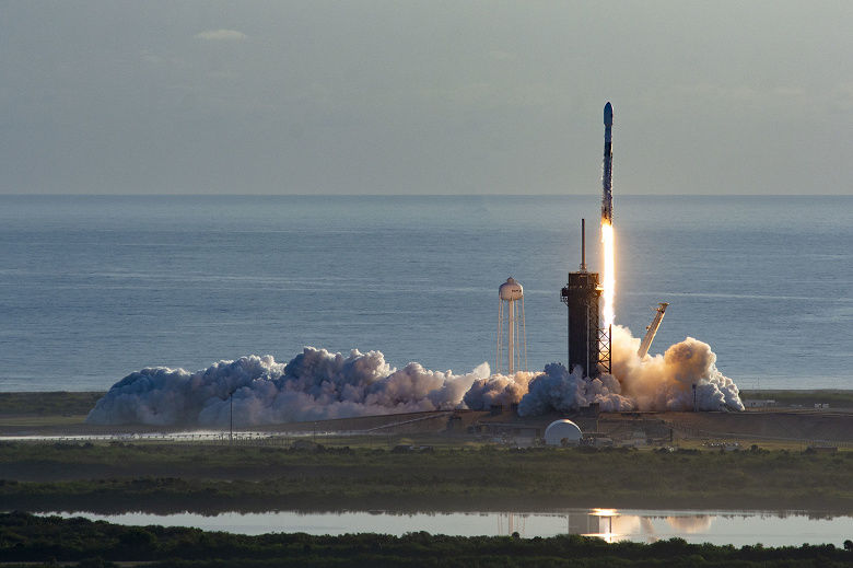 Ракета SpaceX Falcon 9 вывела на орбиту еще 60 спутников Starlink.