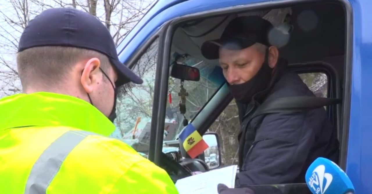 В Бельцах сотрудники ANTA продолжают проверять маршрутки.
