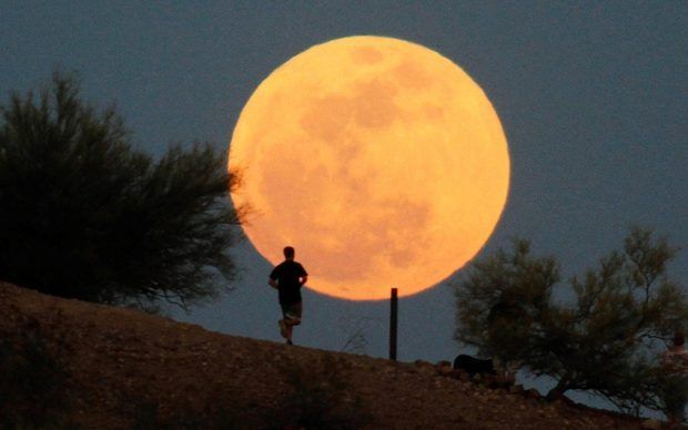„Superluna” din dimineața de 28 septembrie este însă cu atât mai interesantă cu cât coincide cu o eclipsă totală de Lună.