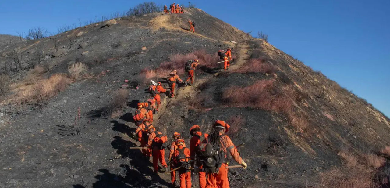 Incendiile de lângă Los Angeles sunt complet sub control.