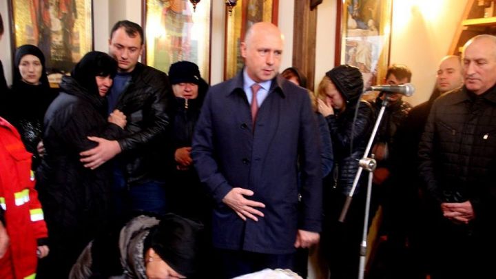Premierul și-a exprimat regretul pentru trecerea în neființă a eroului care s-a dedicat misiunii de salvare. Foto: facebook.com/dse.md