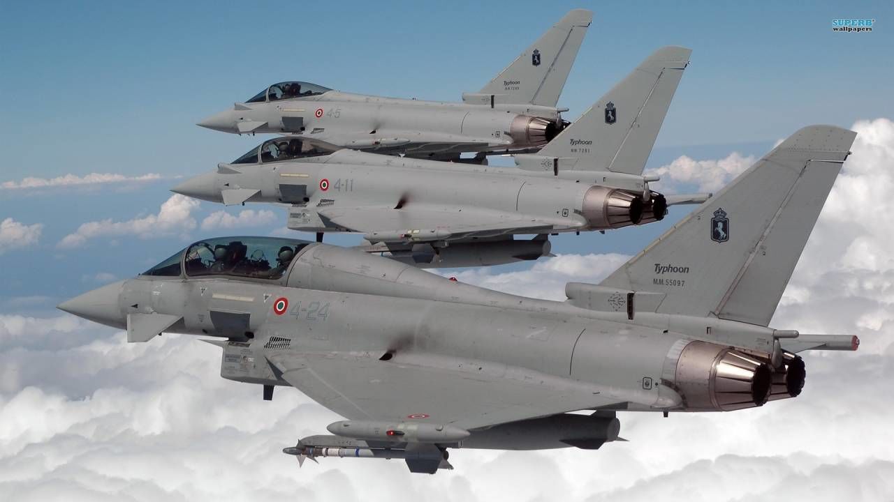 Два британских истребителя Eurofighter Typhoon перехватили над Черным морем российские Ан-26 и Бе-12.