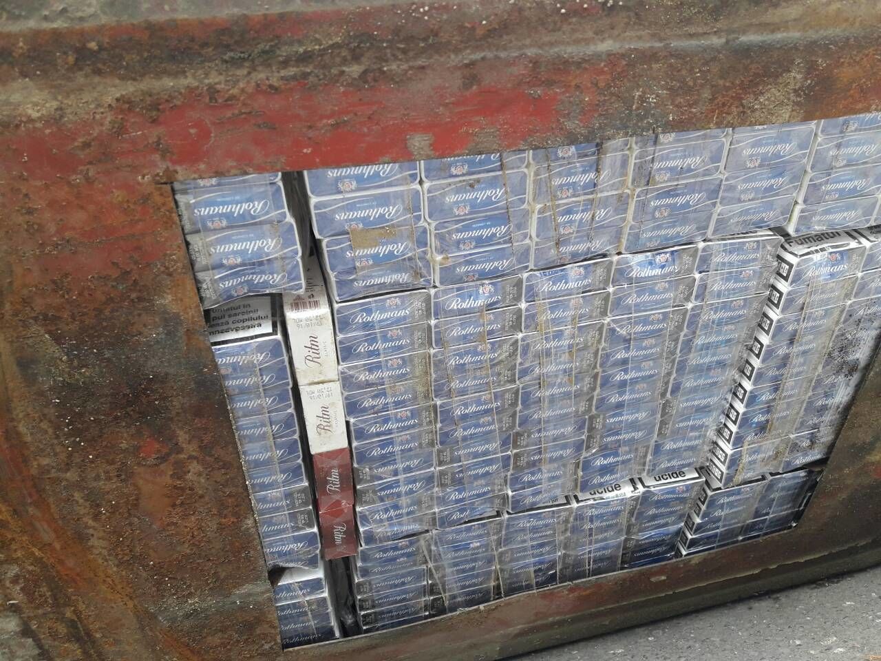 Țigări confiscate la vamă: Ce a făcut bărbatul pentru a nu fi prins