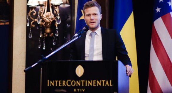 De peste un an, Rusia lucrează la golirea de conţinut a fundamentelor securităţii europene.