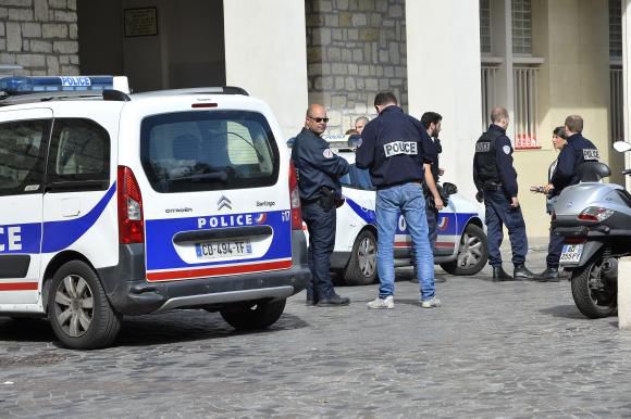 Reţea mafiotă din fosta URSS, destructurată în Franța. 